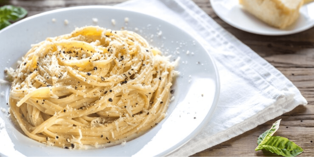 Scopri il segreto del perfetto spaghetti cacio e pepe: Un gusto che ti sorprenderà!